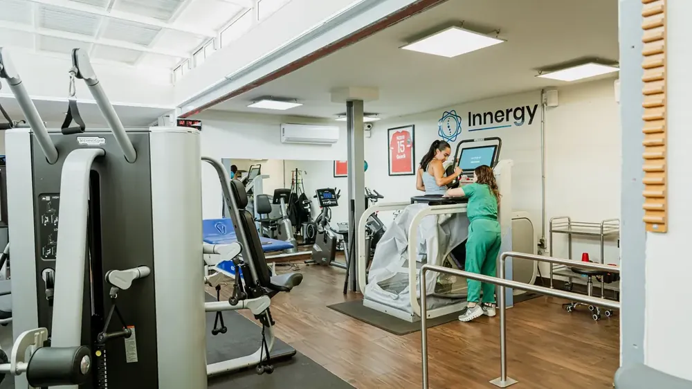 Sala de Innergy con la cinta antigravedad al fondo