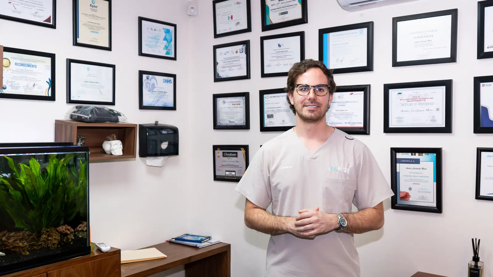 LFT. Andrés Castañón Mora en su consultorio de Innergy